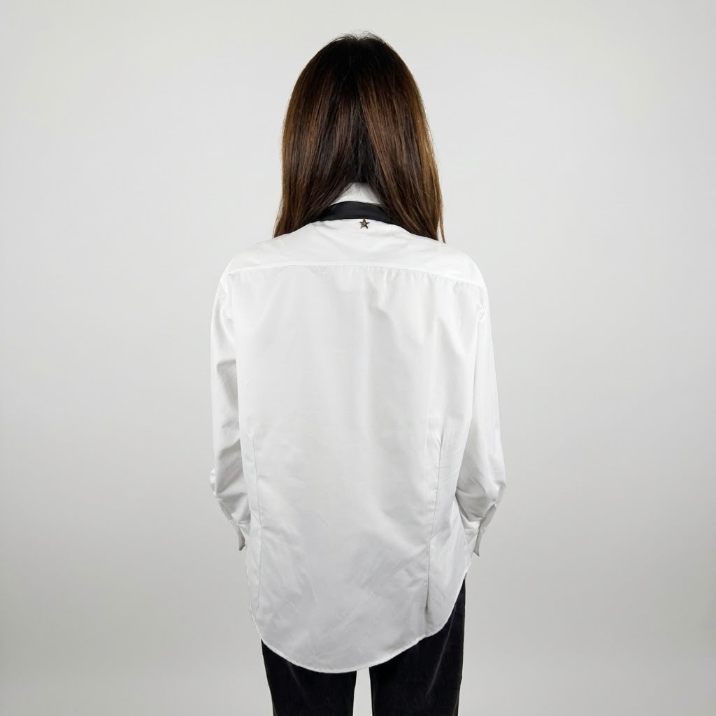 Camicia bianca con papillon