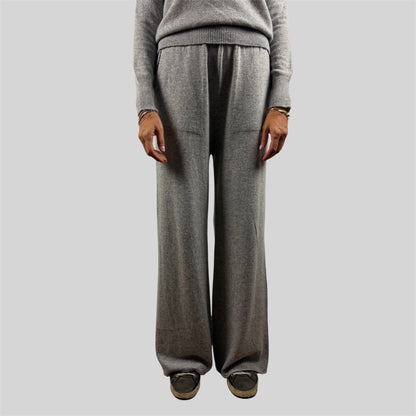 Completo pantalone e maglia a collo alto