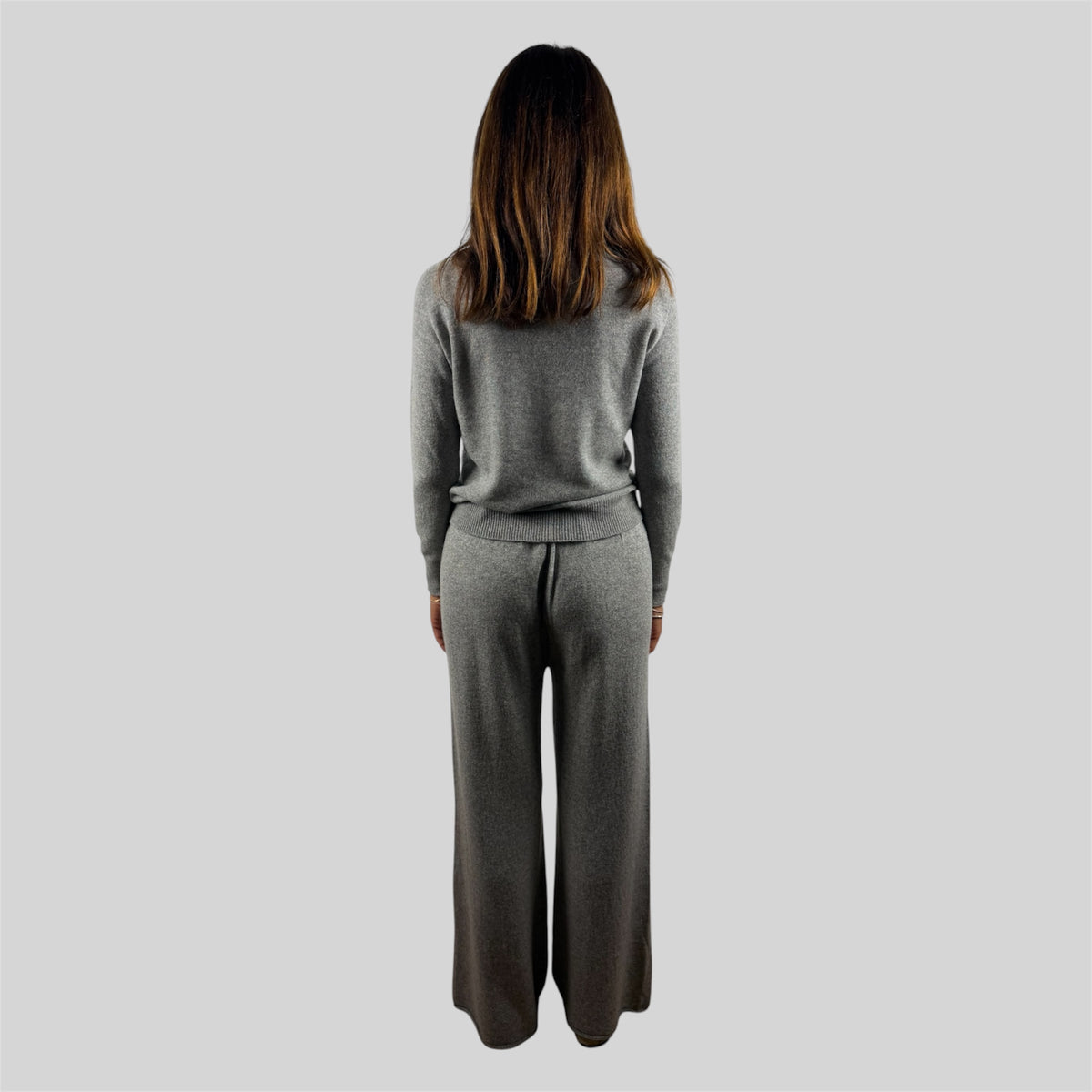 Completo pantalone e maglia a collo alto