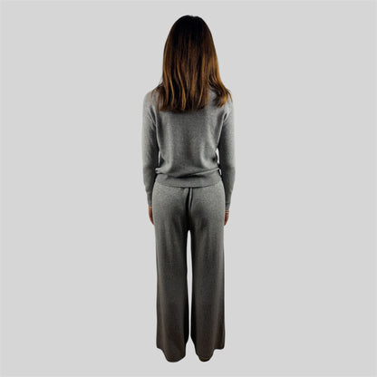 Completo pantalone e maglia a collo alto